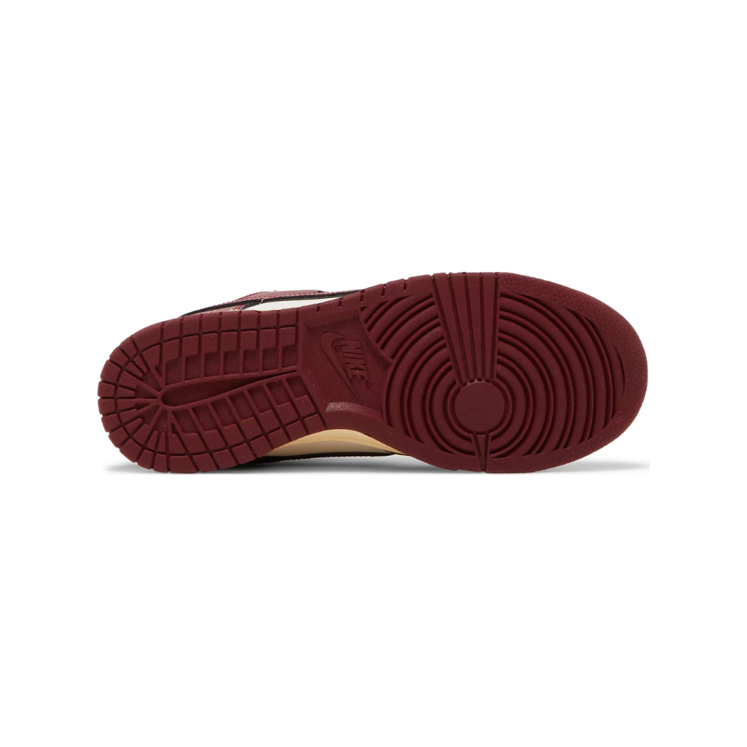 Wmns Dunk Low SE 'Sisterhood - Team Red'